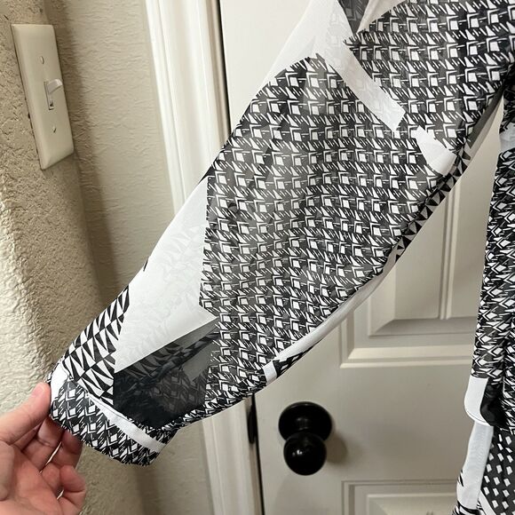 New Directions Black White Sheer Geometric Layered Button Neon Trim Top 1X - Picture 4 of 12